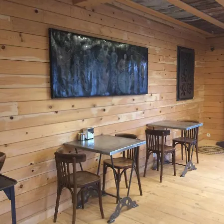 La Brasserie Charmante Atypique Dans Maison Bois Bbc